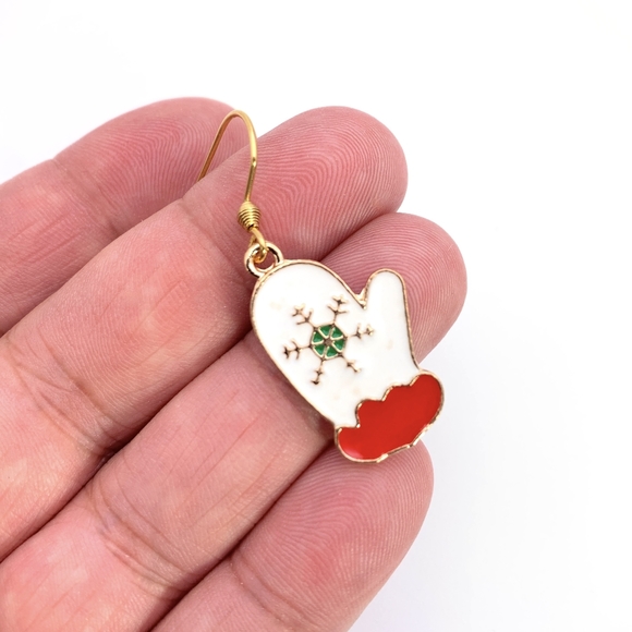 Christmas Winter Gloves Earrings - Picture 4 of 5